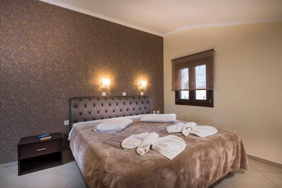 Family Quadruple Room | Minibar, desk, laptop workspace, soundproofing