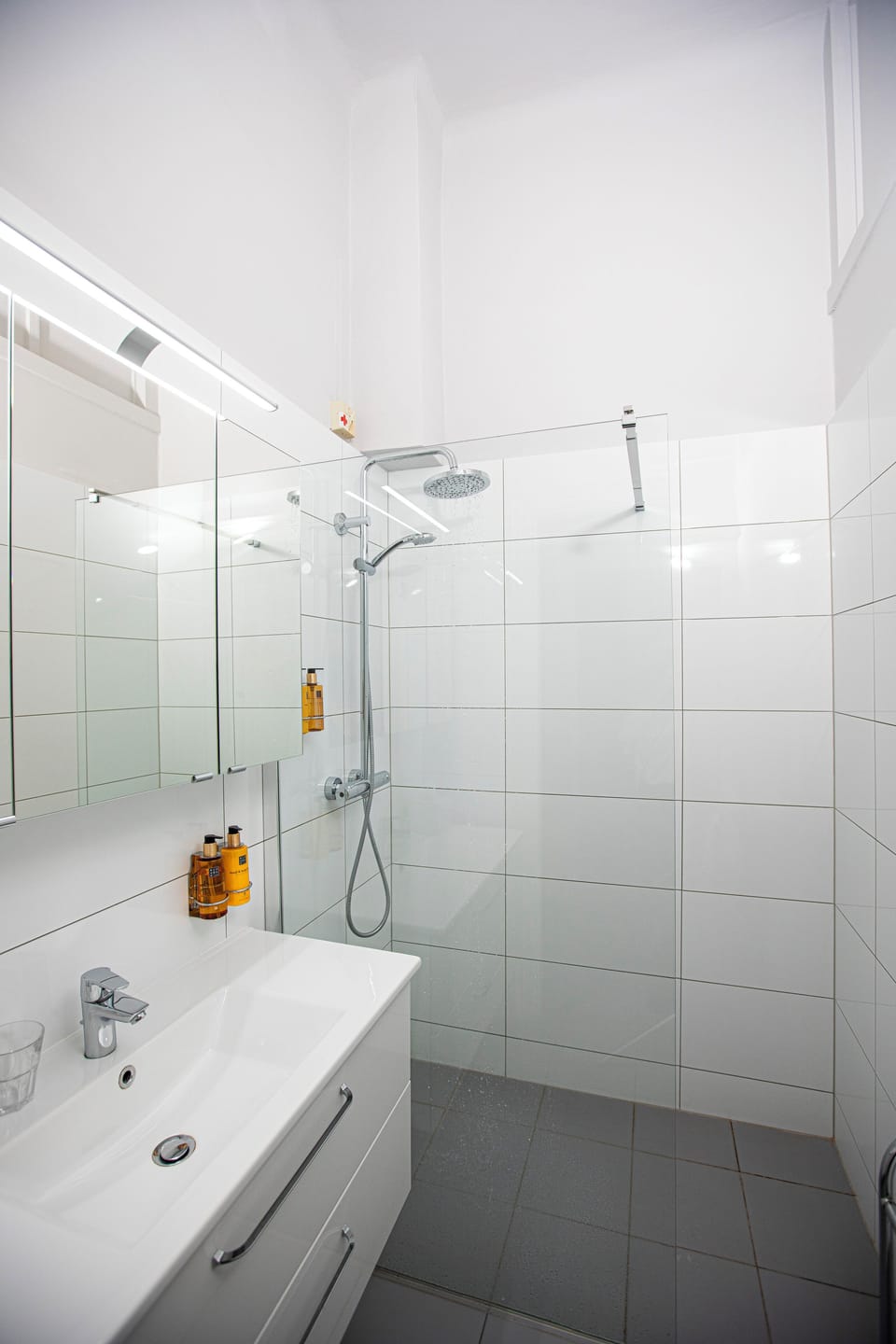Superior Single Room | Bathroom | Slippers, towels
