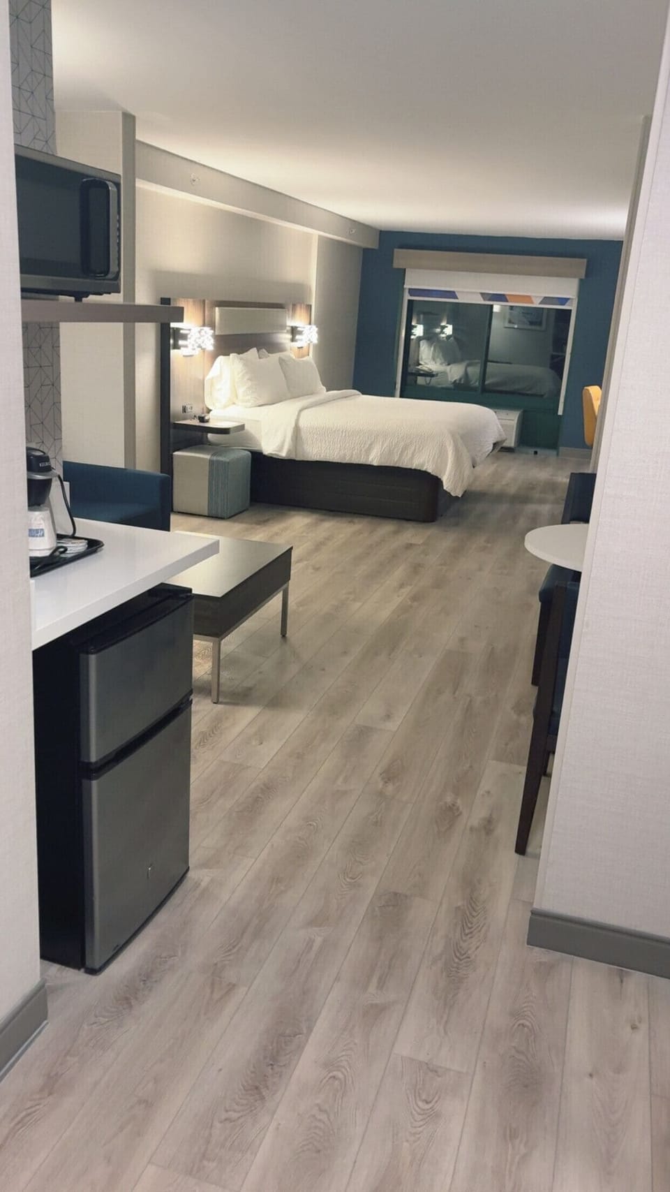 Suite, 1 King Bed | Desk, laptop workspace, blackout drapes, iron/ironing board