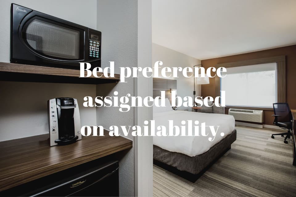 Standard Room | Desk, iron/ironing board, free cribs/infant beds, free rollaway beds