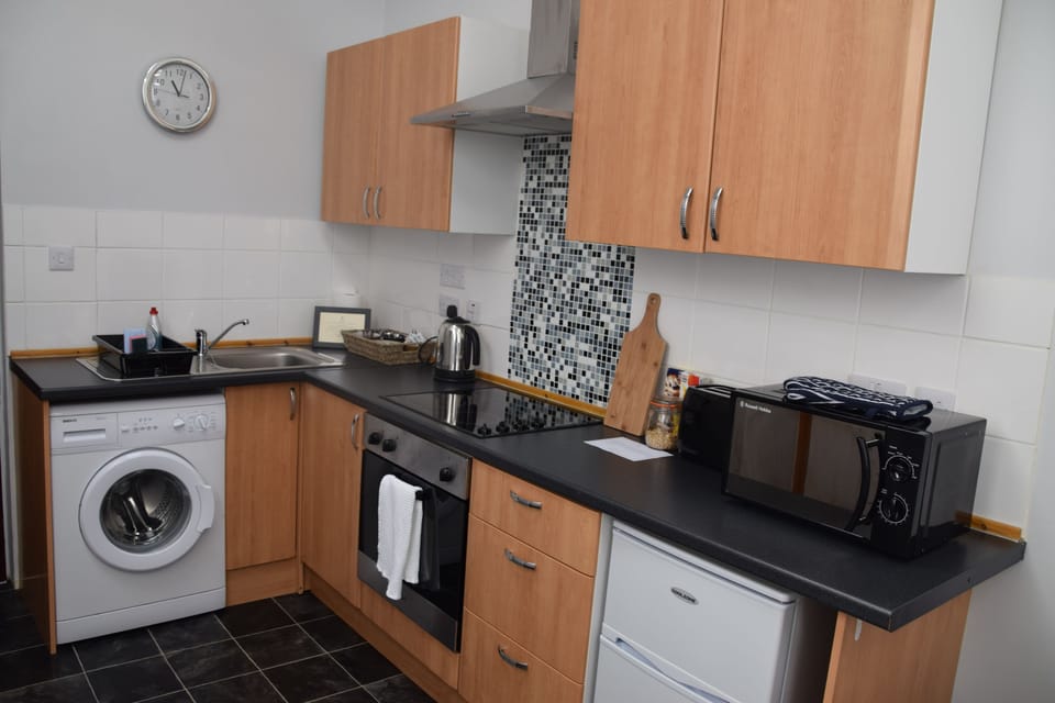 Apartment, 1 Bedroom | Private kitchen | Coffee/tea maker, electric kettle