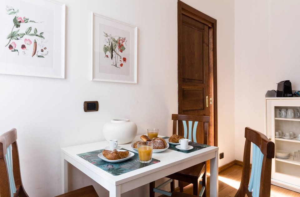 Senior Suite, 1 Queen Bed, City View (Quintuple) | Living area | LCD TV