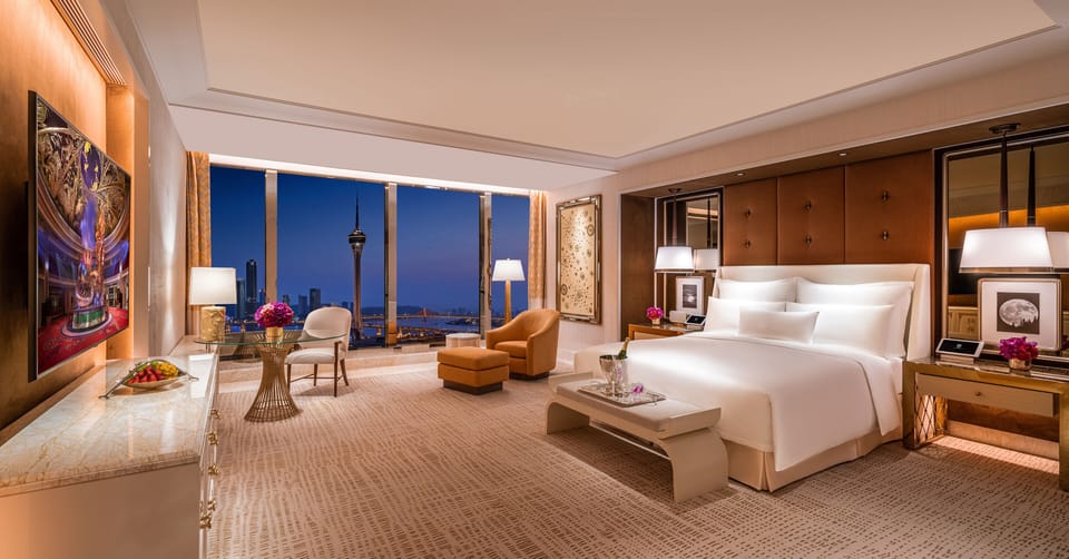 Encore Grand Salon Suite | Premium bedding, minibar, in-room safe, desk