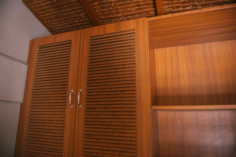 Express Rooms | In-room safe, WiFi (free), bed sheets