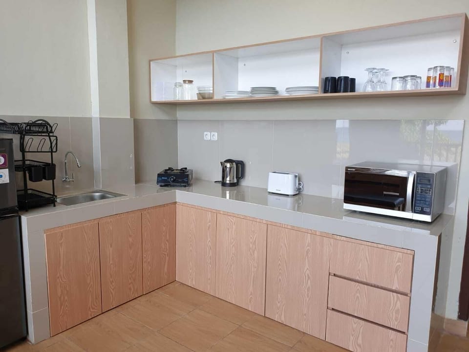Deluxe Villa | Private kitchen | Coffee/tea maker, mini-fridge, electric kettle, toaster
