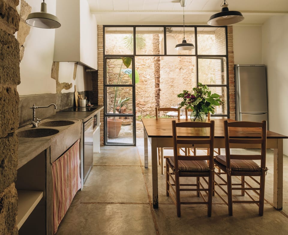 Superior Apartment, 2 Bedrooms, Non Smoking, Garden View | Dining room