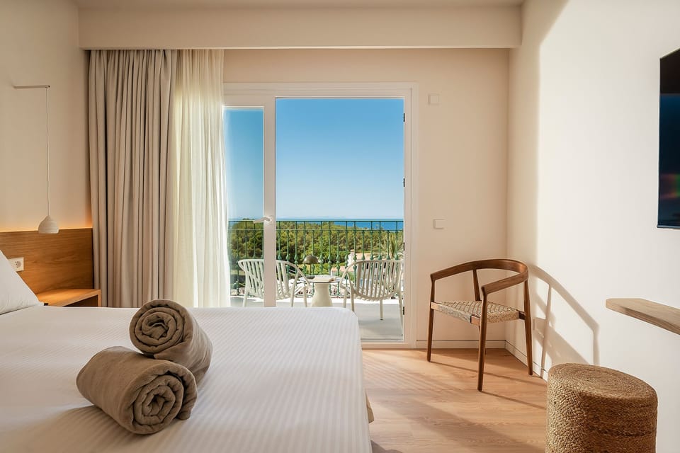 Premium bedding, minibar, in-room safe, laptop workspace