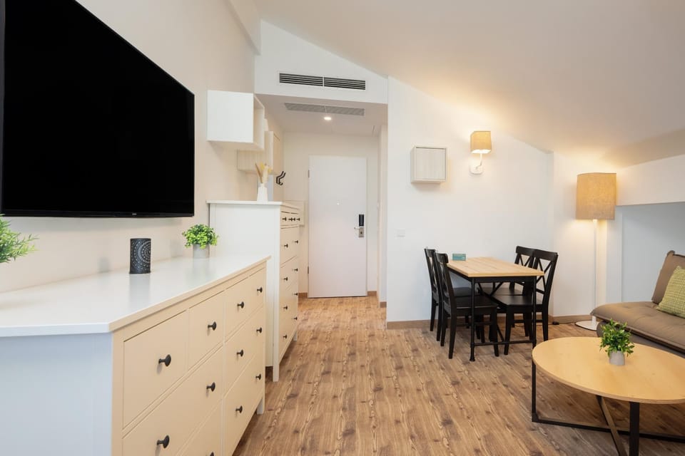 Family Room, Multiple Beds | Premium bedding, in-room safe, desk, laptop workspace