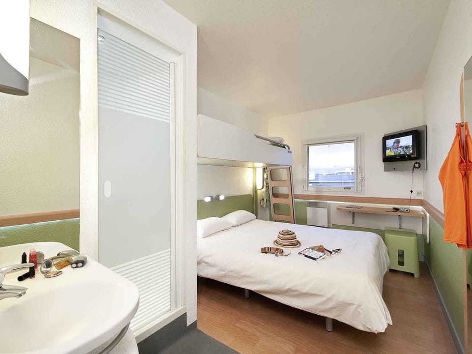 Desk, iron/ironing board, free WiFi, bed sheets