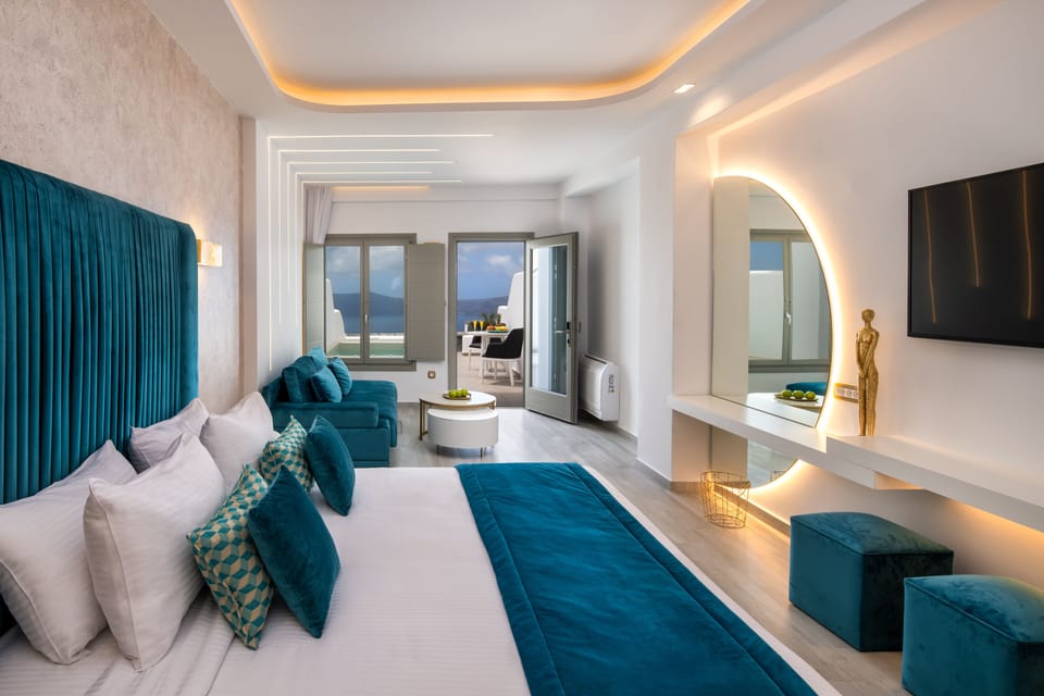 Honeymoon Suite, outdoor Tub | Premium bedding, minibar, in-room safe, soundproofing