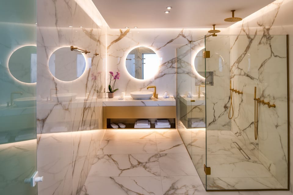 Honeymoon Suite, outdoor Tub | Bathroom | Shower, hair dryer, bathrobes, slippers