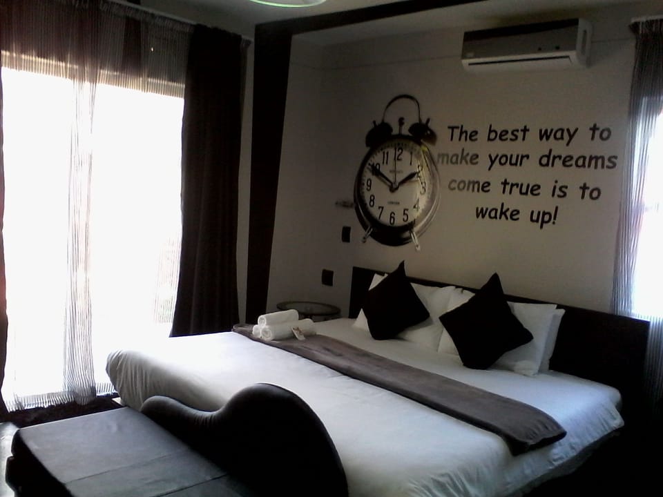 Standard Room | Desk, iron/ironing board, free WiFi