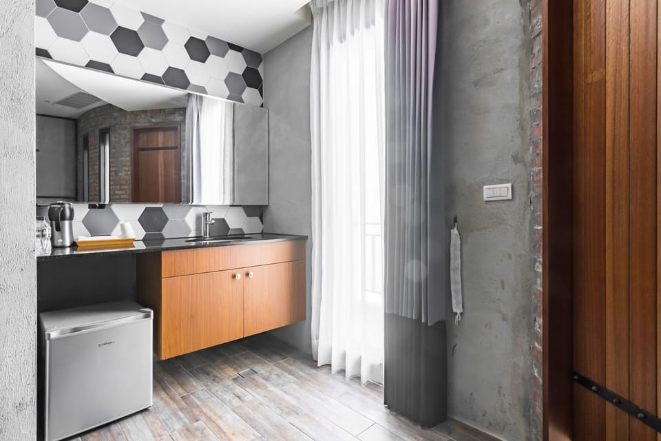 Quadruple Room, Bathtub | Desk, blackout drapes, soundproofing, free WiFi