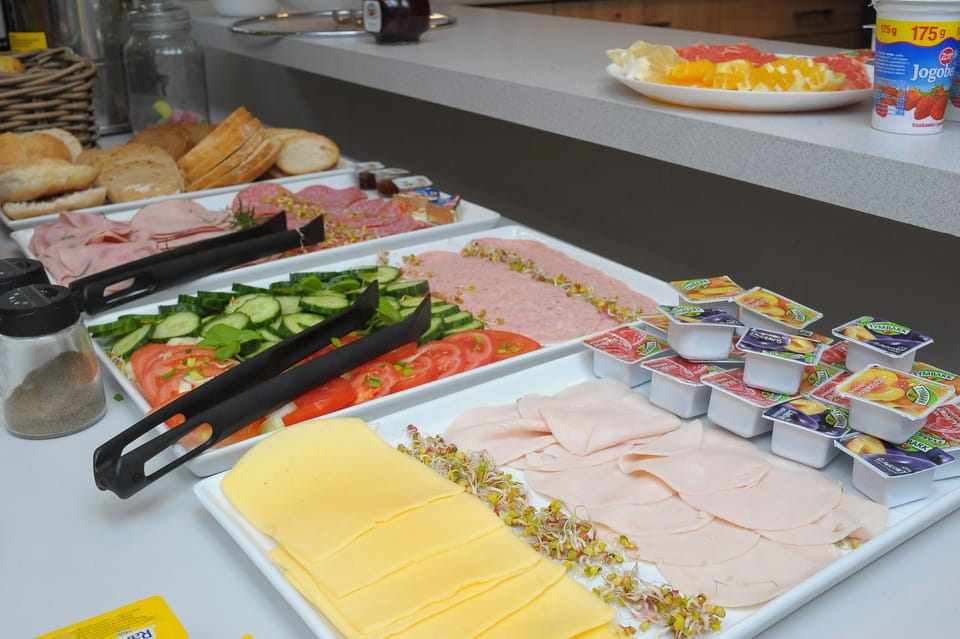 Daily buffet breakfast for a fee