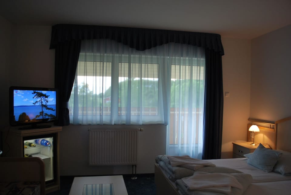 Minibar, in-room safe, blackout drapes, free WiFi