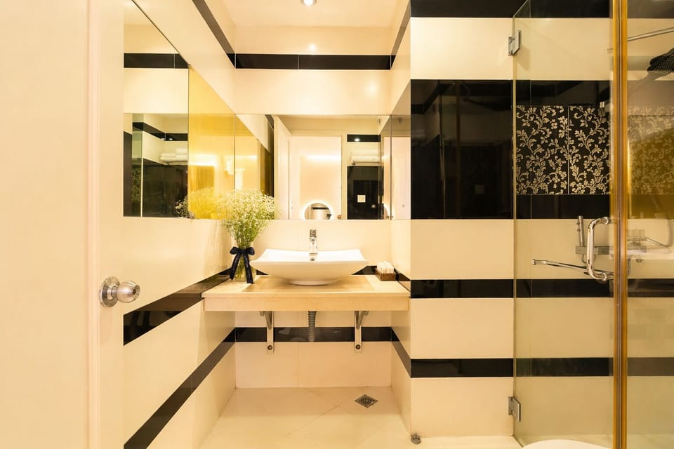 Standard Double Room | Bathroom | Shower, free toiletries, hair dryer, slippers