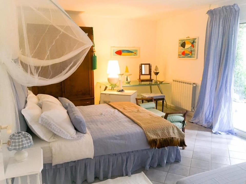 Premium bedding, minibar, soundproofing, free WiFi