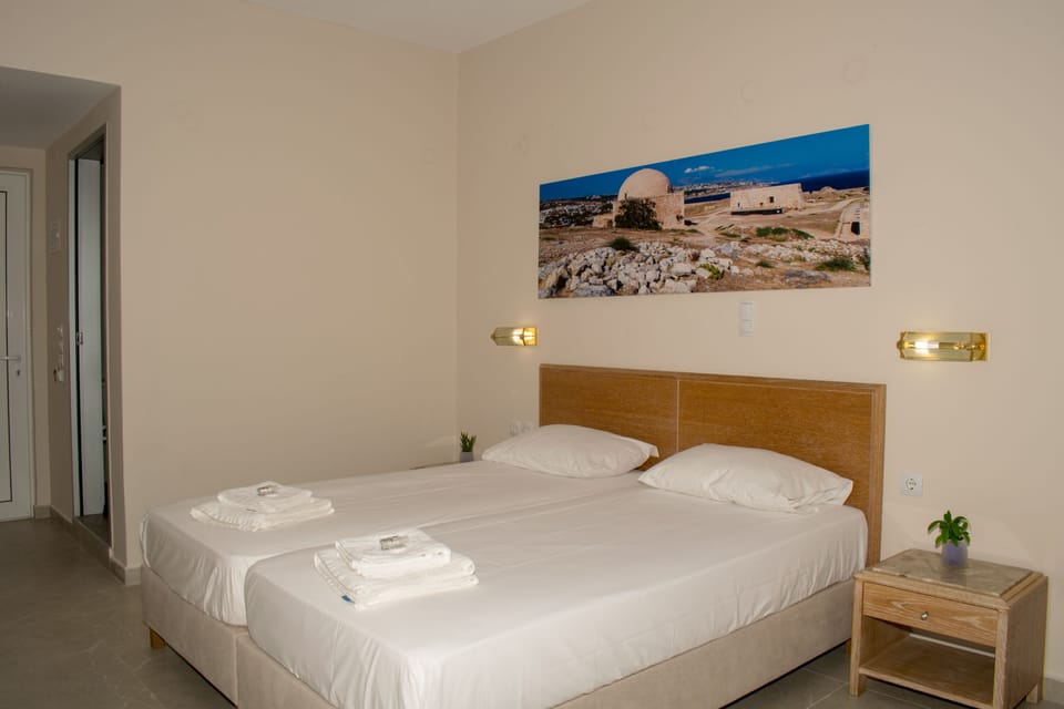 Classic Double or Twin Room | In-room safe, WiFi (free), bed sheets