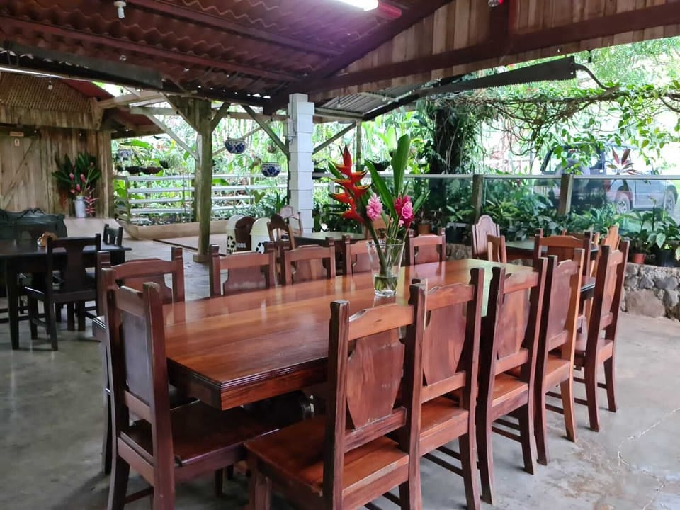 Santa Maria Volcano Lodge Lodge in Alajuela Province
