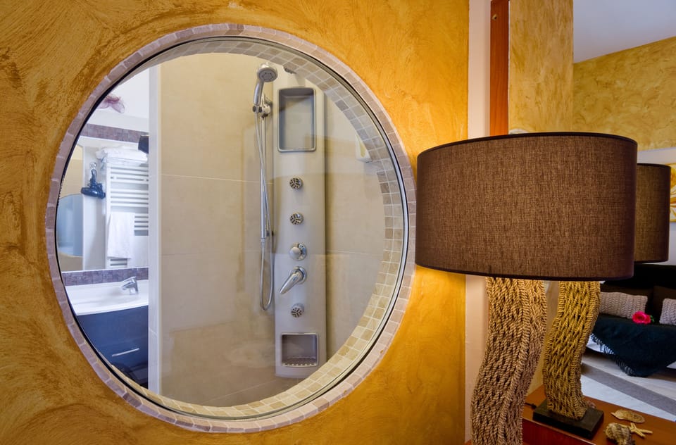 Romantic Suite, 2 Bedrooms, Connecting Rooms, Oceanfront (Orizzonte) | Bathroom | Hair dryer, towels, soap, shampoo
