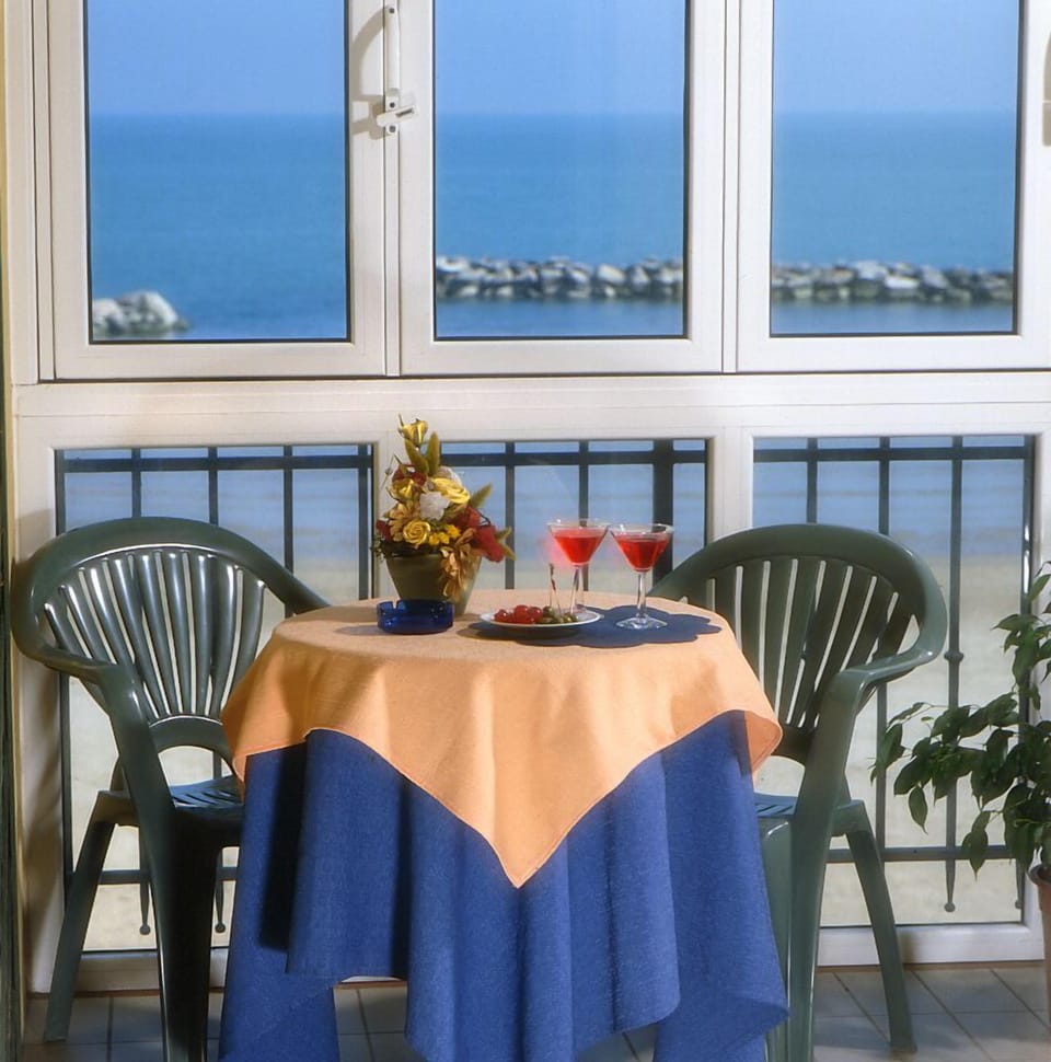 Family Room | Beach/ocean view