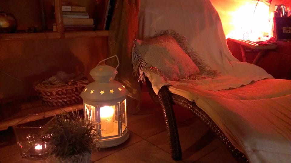 Sauna, hot tub, body treatments, aromatherapy, hot stone massages