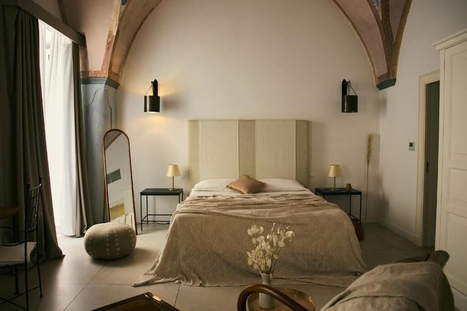 Deluxe Room | Minibar, in-room safe, individually decorated, blackout drapes
