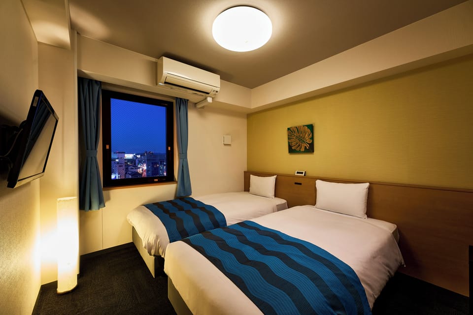 Standard Twin Room, Non Smoking | Premium bedding, desk, iron/ironing board (on request), WiFi (free)
