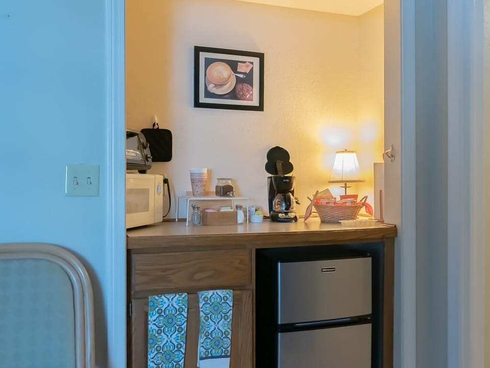 Standard Suite, Private Bathroom (Washington - No Pets) | 1 bedroom