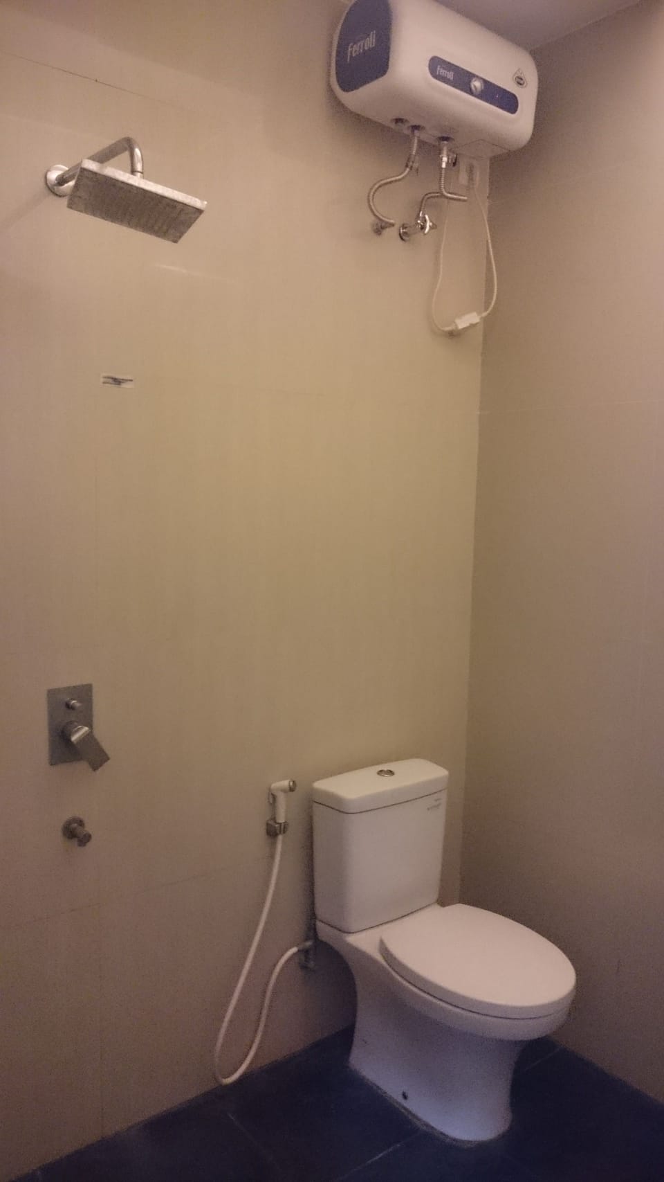 Shower, free toiletries, towels