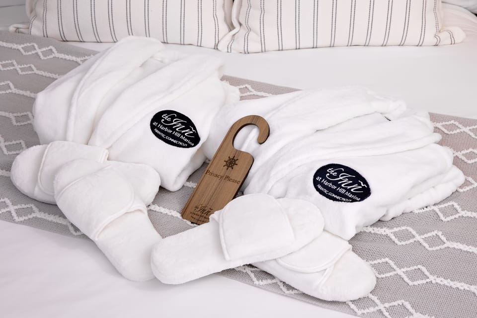 Deluxe Room, Multiple Beds (08 Stongington Harbor) | Room amenity