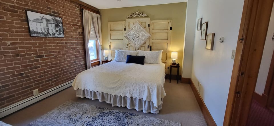 The Apple Blossom Room | Free WiFi, bed sheets