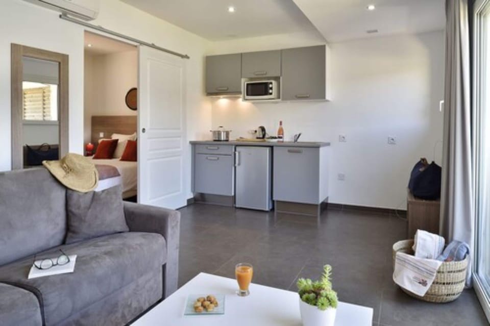 Comfort Apartment, Sea View | Private kitchen