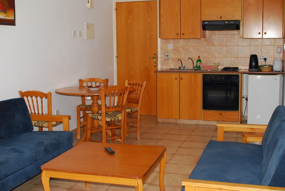 Family Apartment | In-room dining