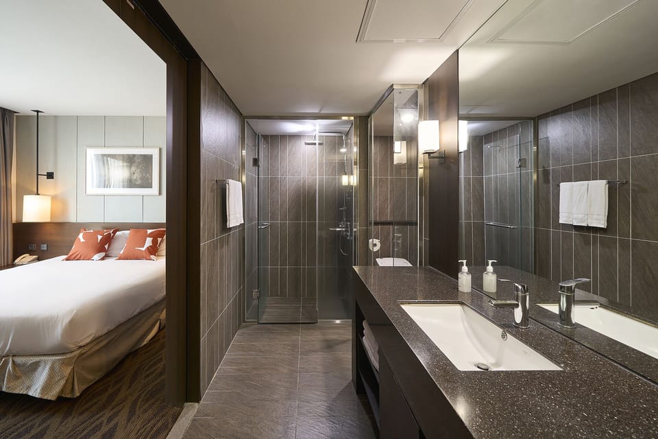 Premier Family | In-room safe, blackout drapes, WiFi (free)