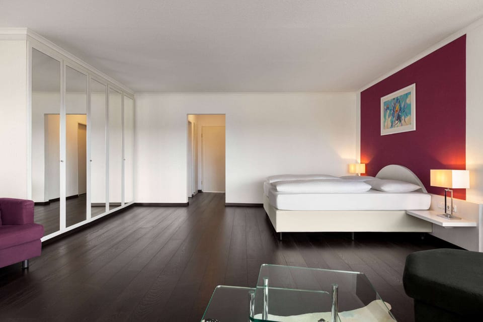 Suite | Minibar, desk, laptop workspace, soundproofing