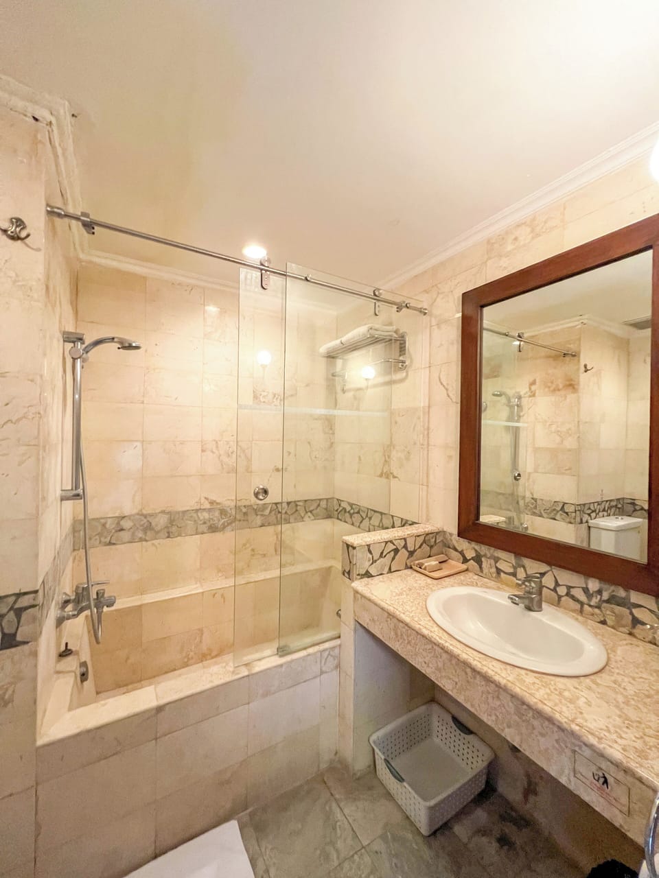 Deluxe Room, Terrace, Pool View | Bathroom | Shower, free toiletries, hair dryer, slippers