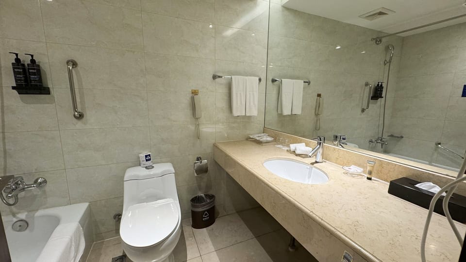 Superior Twin Room, 2 Twin Beds | Bathroom | Shower, hair dryer, slippers, towels