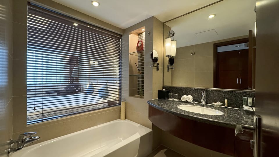 Executive Room, 1 Queen Bed | Bathroom | Shower, hair dryer, slippers, towels