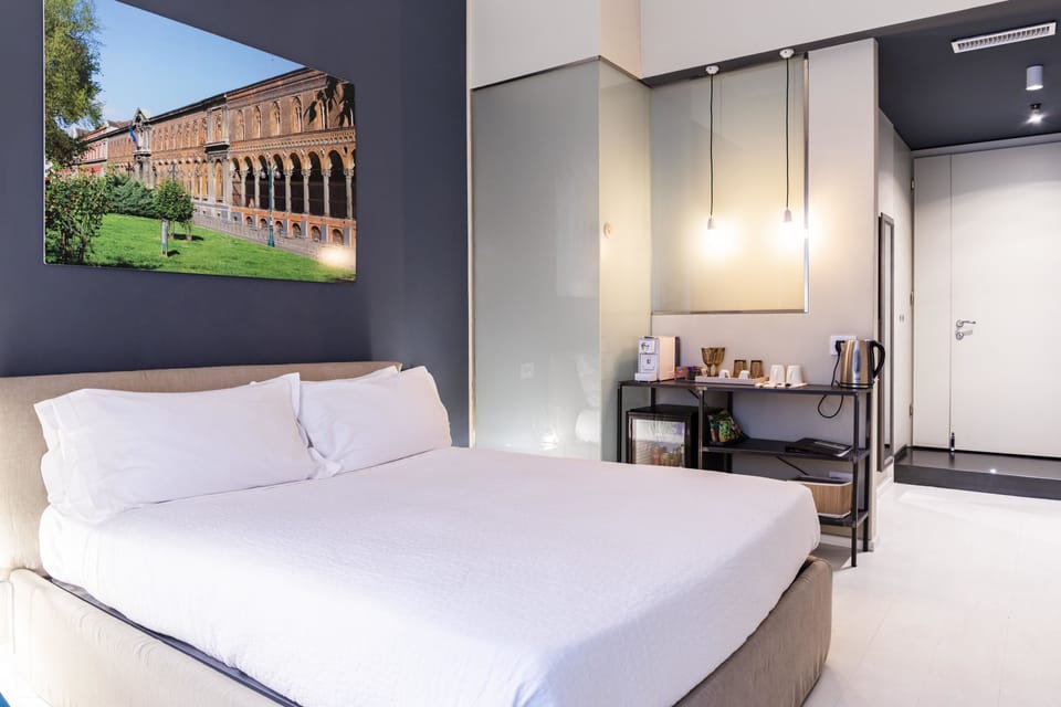 Double Room, Balcony | Minibar, in-room safe, free WiFi, bed sheets