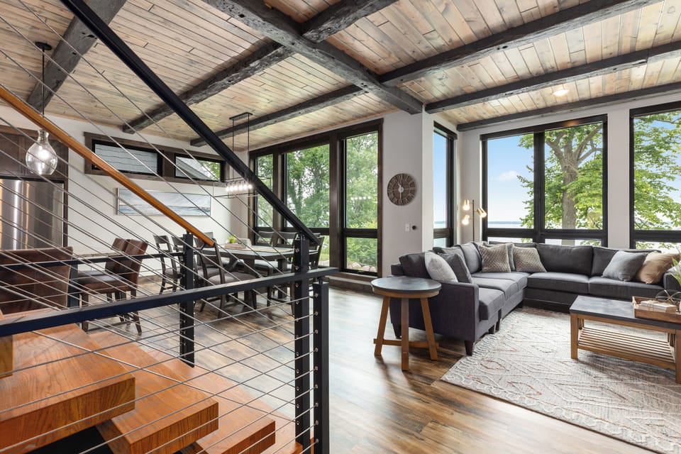 5 Bedroom Lakefront Loft | Living room | 42-inch TV with satellite channels