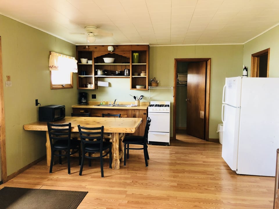 Cabin, 3 Bedrooms | Private kitchen | Coffee/tea maker, freezer