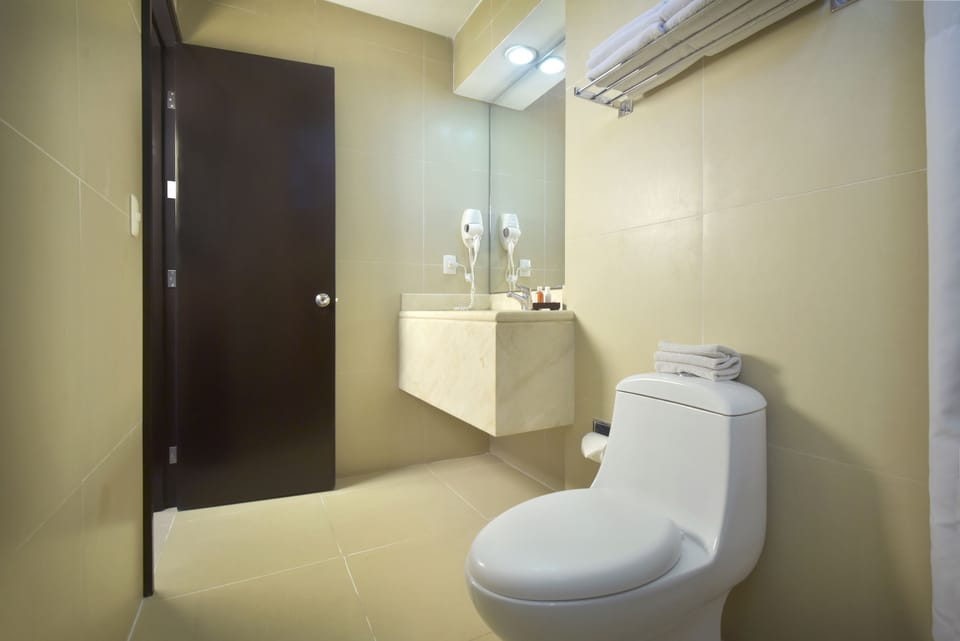 Standard Room, 2 Double Beds | Bathroom | Shower, free toiletries, hair dryer, towels
