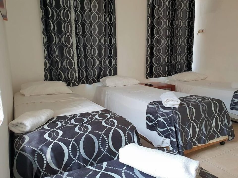 Quadruple Room | Living room | TV
