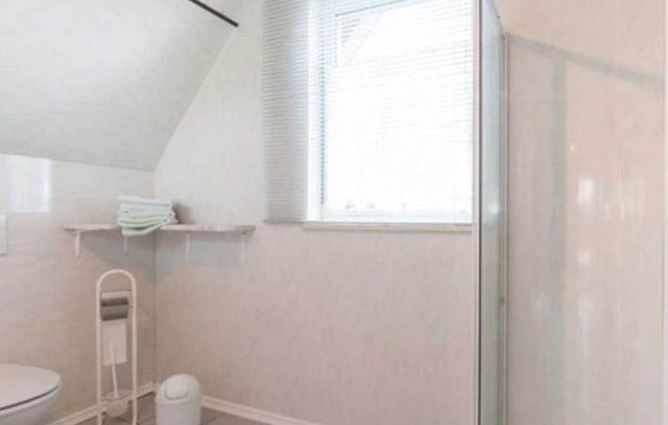 Apartment, 1 Bedroom, Valley View | Bathroom | Shower, towels