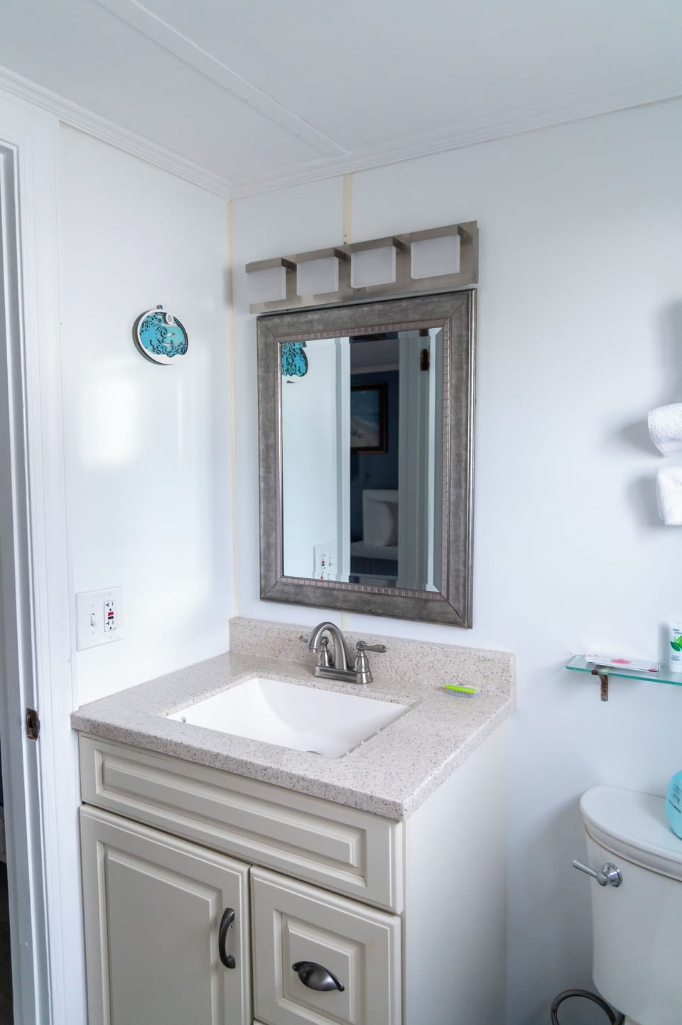 Standard Room, Multiple Beds (No pets allowed) | Bathroom | Hair dryer, towels