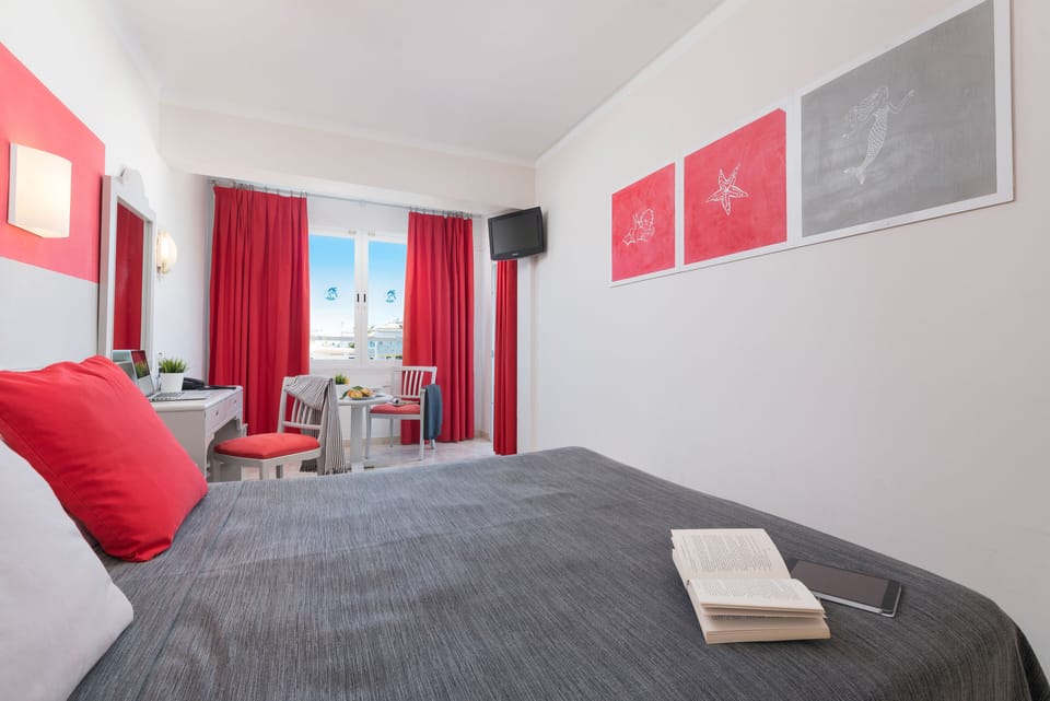 In-room safe, desk, blackout drapes, soundproofing