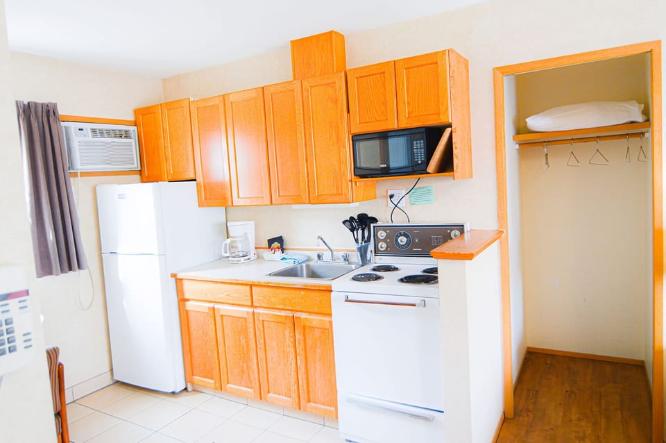 Superior Room, 2 Bathrooms | Desk, soundproofing, free WiFi, bed sheets