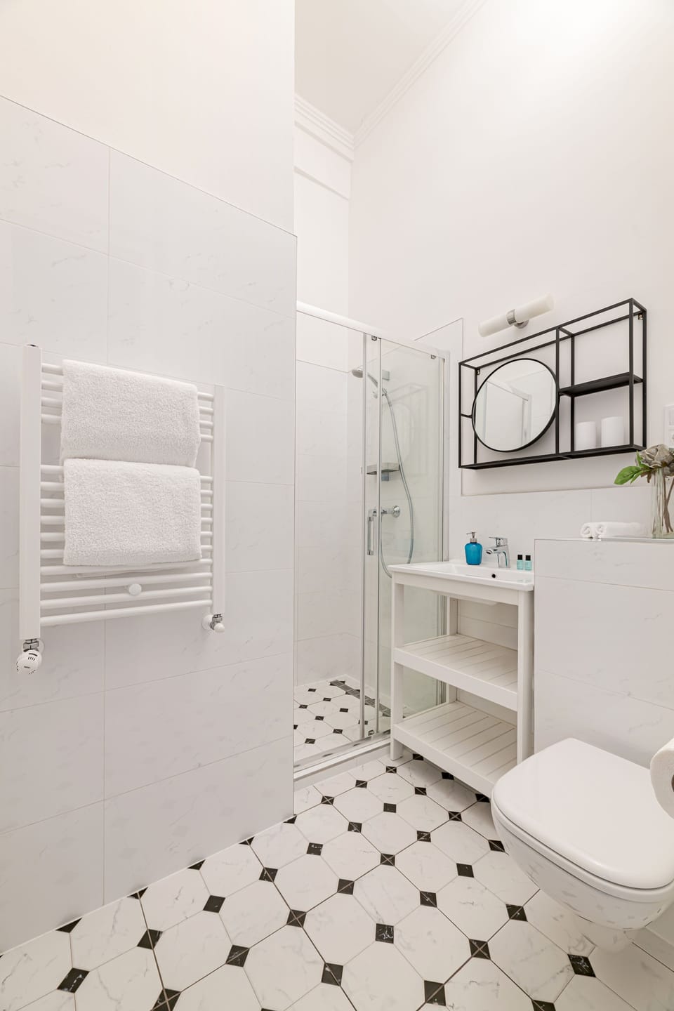Standard Double Room | Bathroom | Free toiletries, hair dryer, towels