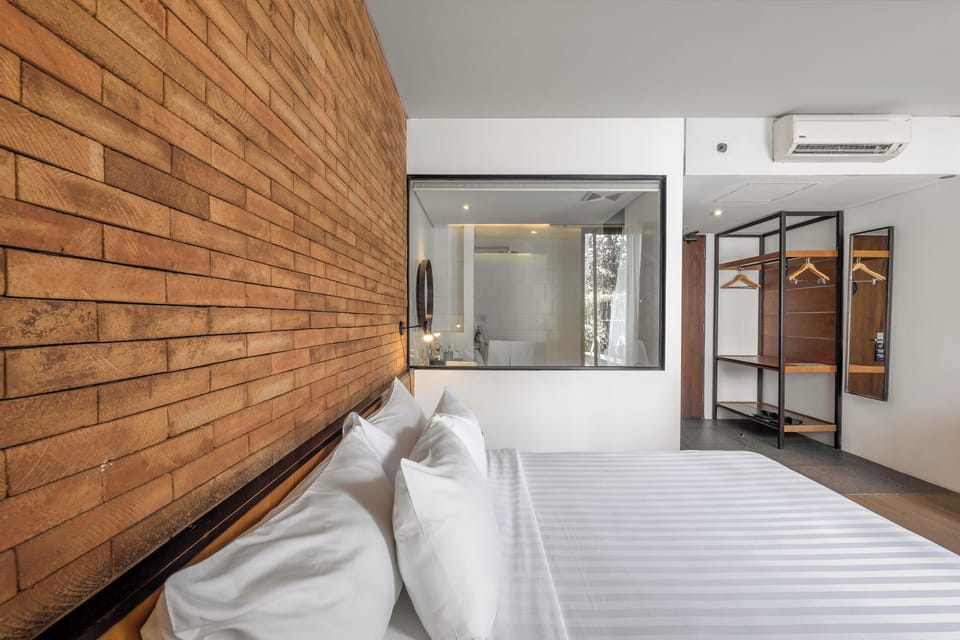 Standard Double Room | In-room safe, desk, iron/ironing board, free WiFi